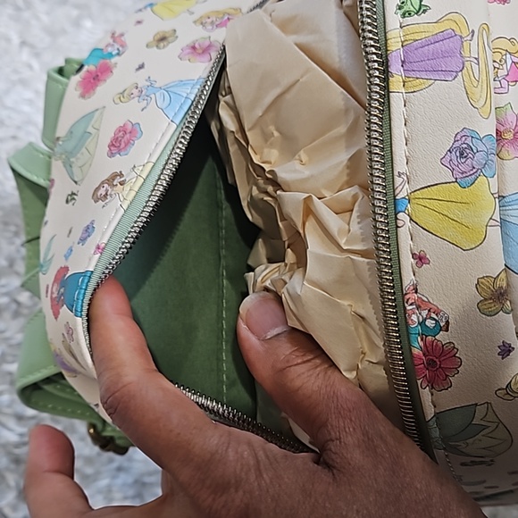 NWT Loungefly Disney Princesses mini backpack and zip coin cardholder - Picture 5 of 12